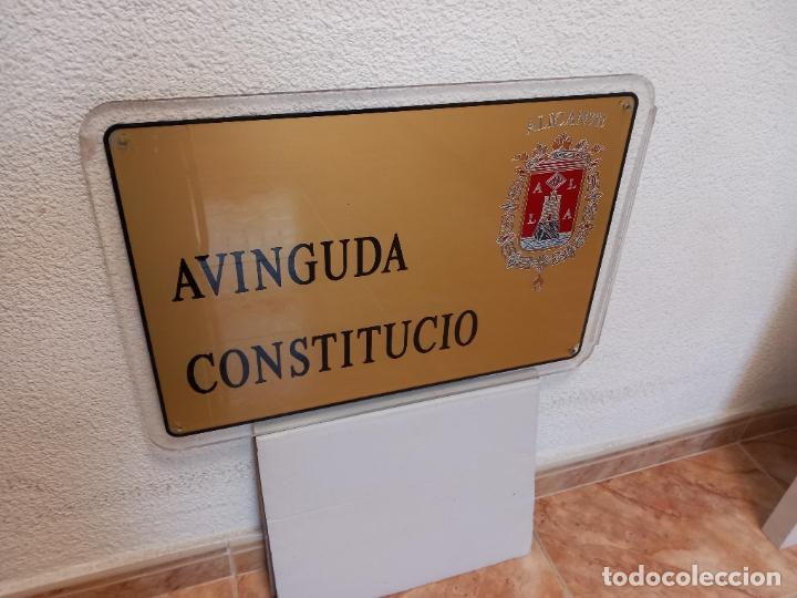 Affiches: Placa de La Avinguda de La Constitucio en metacrilato.