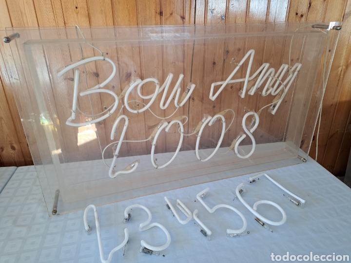 Affiches: CARTEL LUNINOSO NEON SOBRE METRAQUILATO BON ANY(FELIZ A&Ntilde;O) CON NUMEROS PARA MODIFICAR A&Ntilde;O. 100X55X10