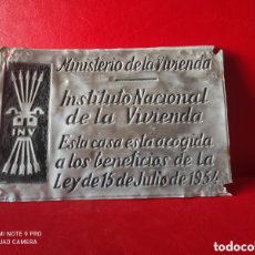 Affissi: CARTEL CHAPA I.N.V. MINISTERIO DE LA VIVIENDA Y INSTITUTO NACIONAL - YUGO Y FLECHAS