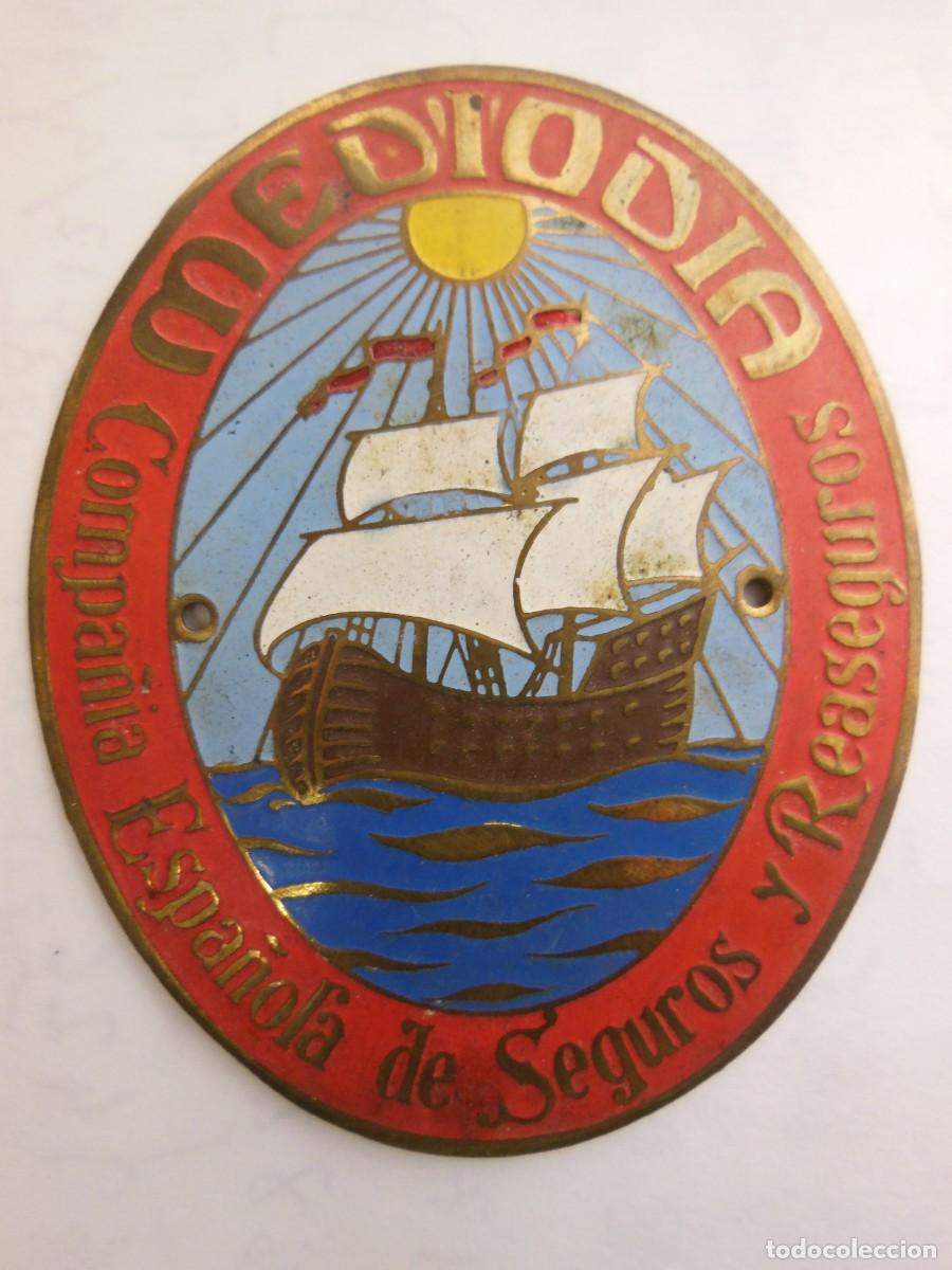 Carteles: CHAPA MET&Aacute;LICA DE LA COMPA&Ntilde;&Iacute;A ESPA&Ntilde;OLA DE SEGUROS Y REASEGUROS MEDIODIA - Foto 1