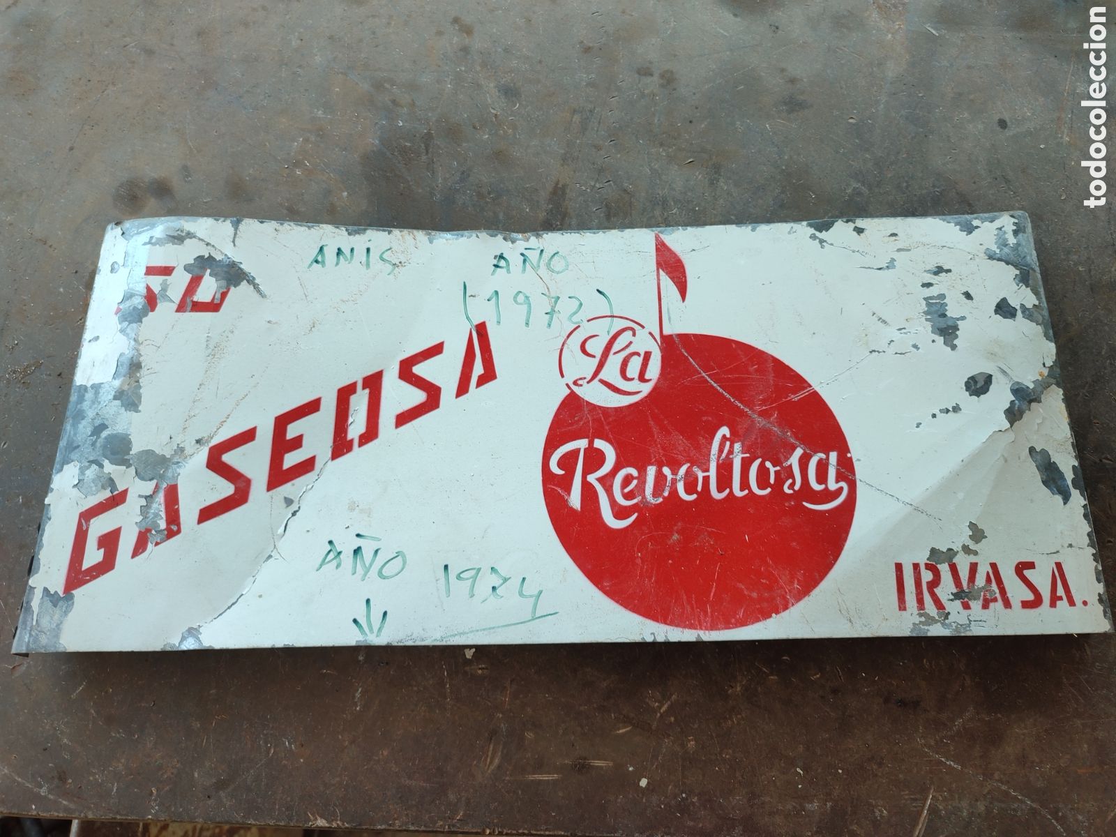 Plakate: Antiguo cartel met&aacute;lico de gaseosas la revoltosa. Leer bien la descripci&oacute;n.