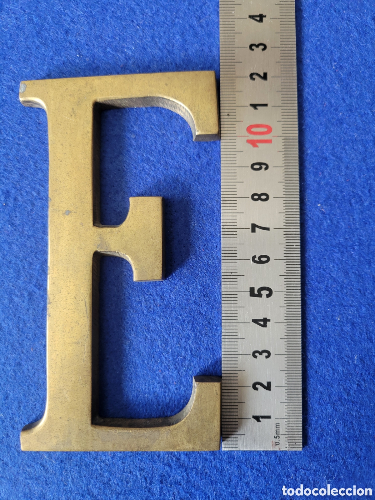 Carteles: LETRA ( E ) DE LATON 11.80 cm. - Foto 1