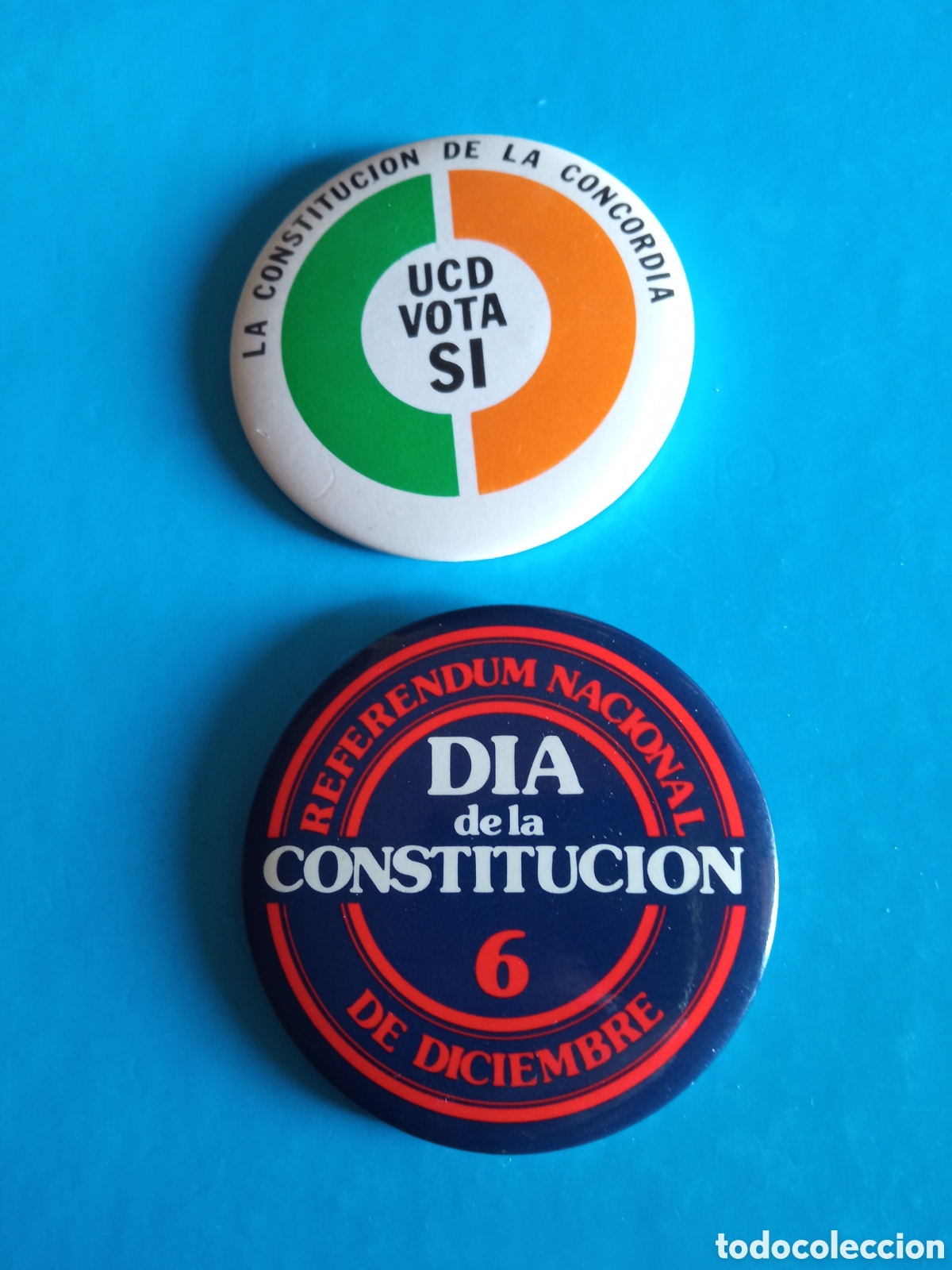 Carteles: Dos antiguas chapas de solapa,Pro-Constituccion,. - Foto 1