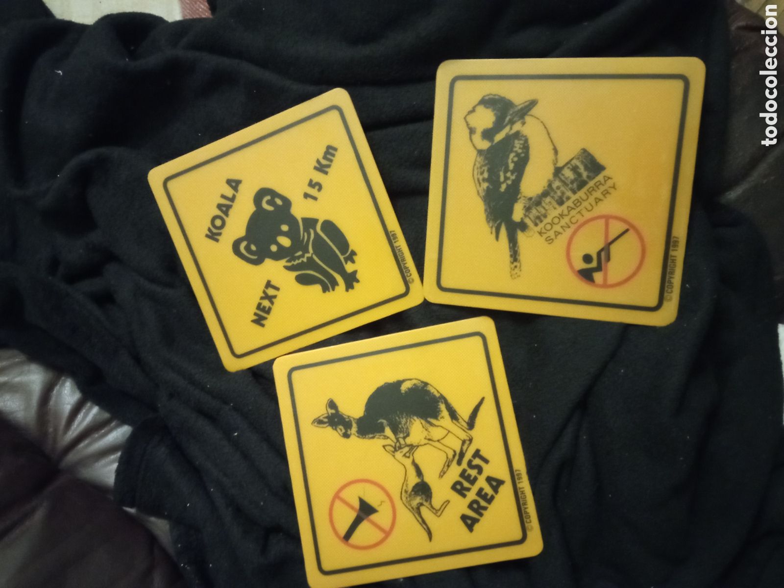 Posters: Tres carteles de celuloide de fauna de Australia, miden 18,5x18,5 cm