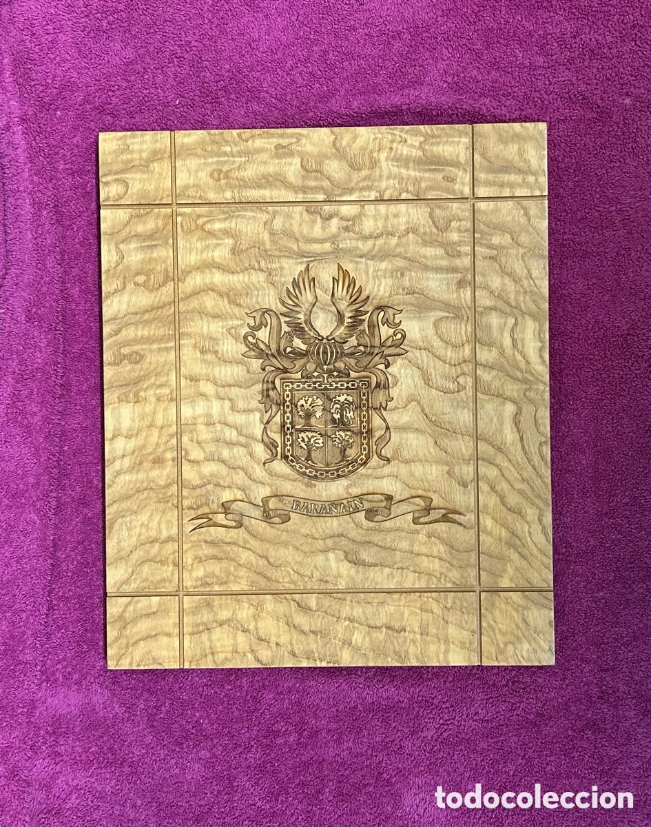 Posters: Escudo del municipio Bara&ntilde;&aacute;in grabado sobre madera