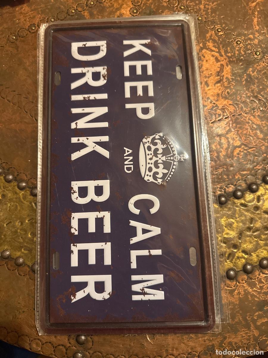 Carteles: Placa met&aacute;lica keep calm and drink beer - Foto 1