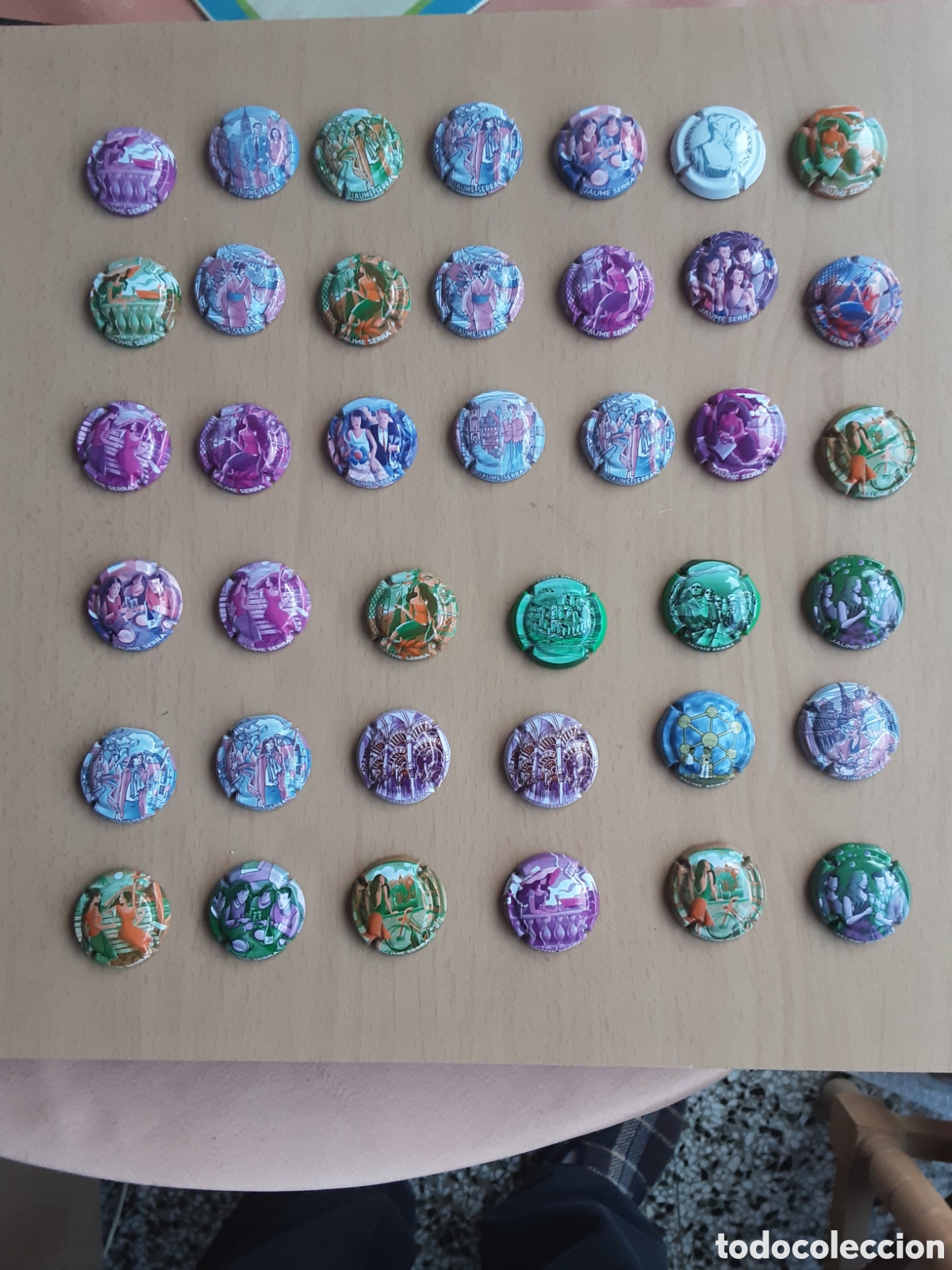 Carteles: Chapas de botellas de Cava y de Champ&aacute;n