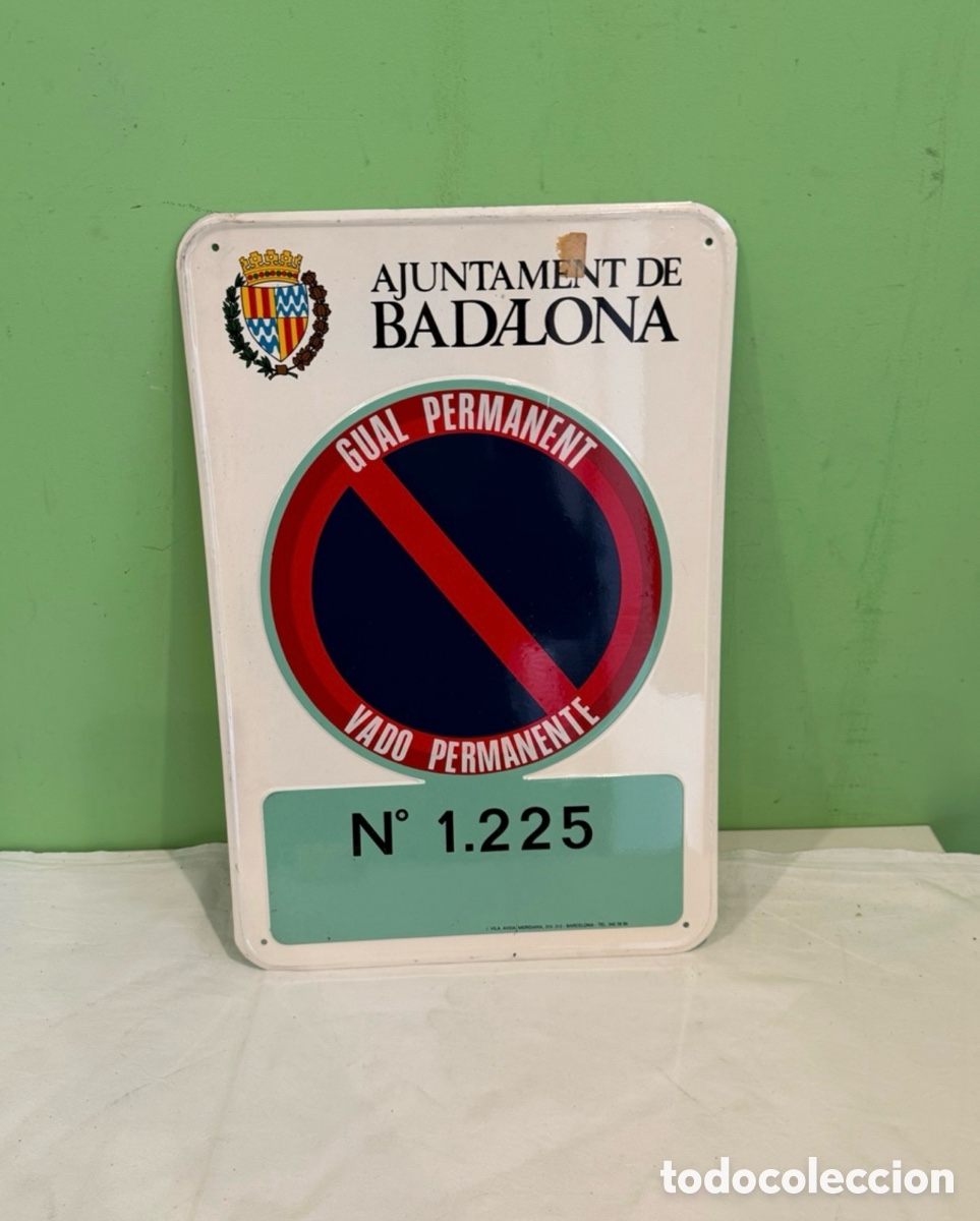 Carteles: se&ntilde;al oficial de vado permanente del Ayuntamiento de Badalona,