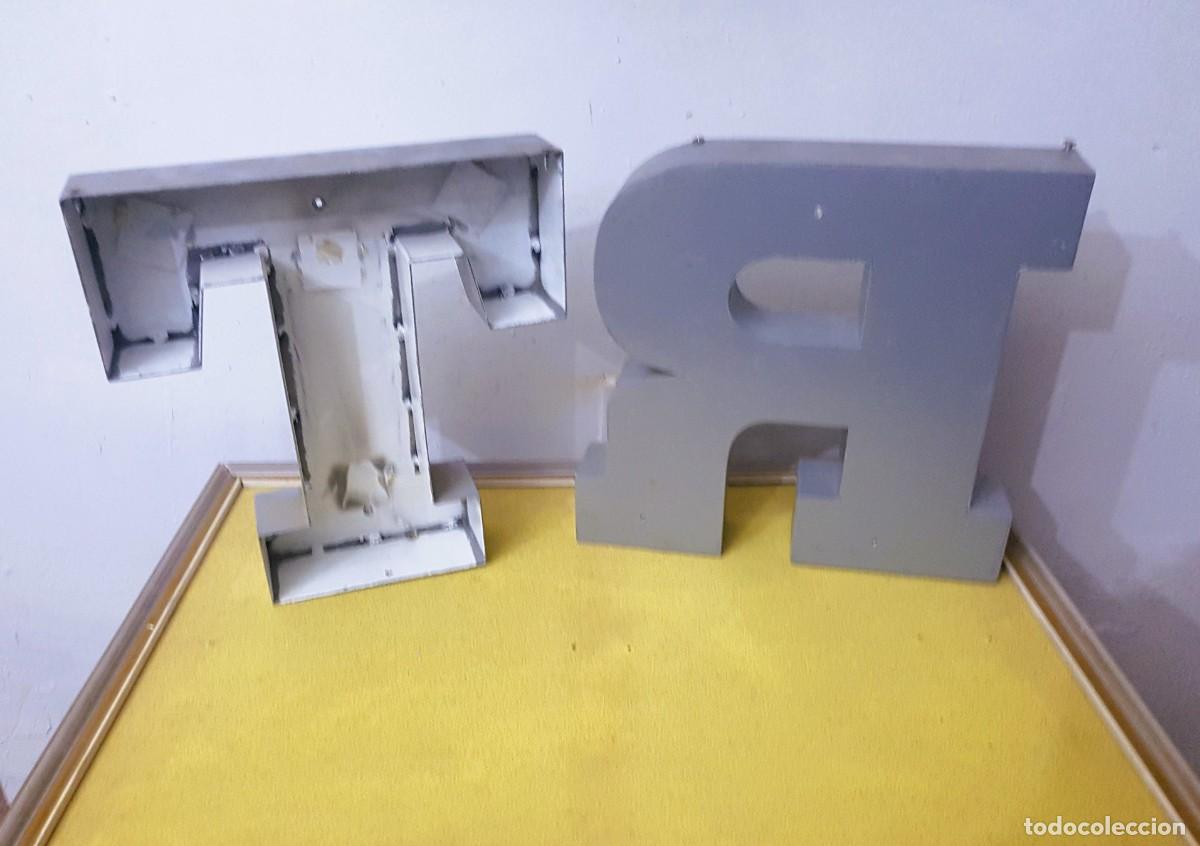 Carteles: LETRAS &rdquo;T&rdquo; Y &rdquo;R&rdquo; DE ROTULO COMERCIAL EN ALUMINIO - Foto 2