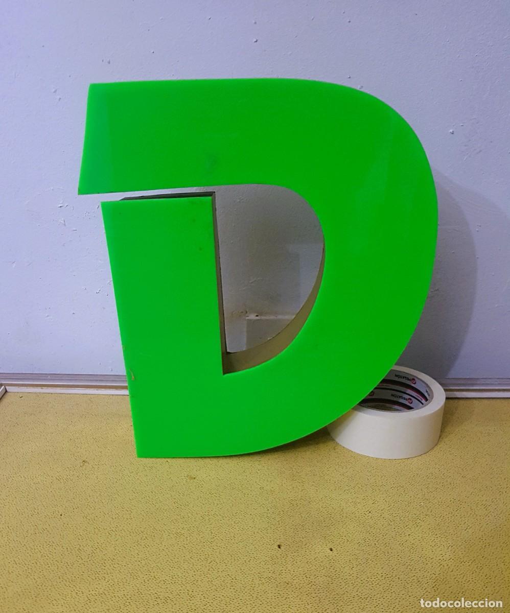Carteles: LETRA &rdquo;D&rdquo; DE ROTULO COMERCIAL EN ALUMINIO Y PL&Aacute;STICO DE 30 CM. - Foto 1