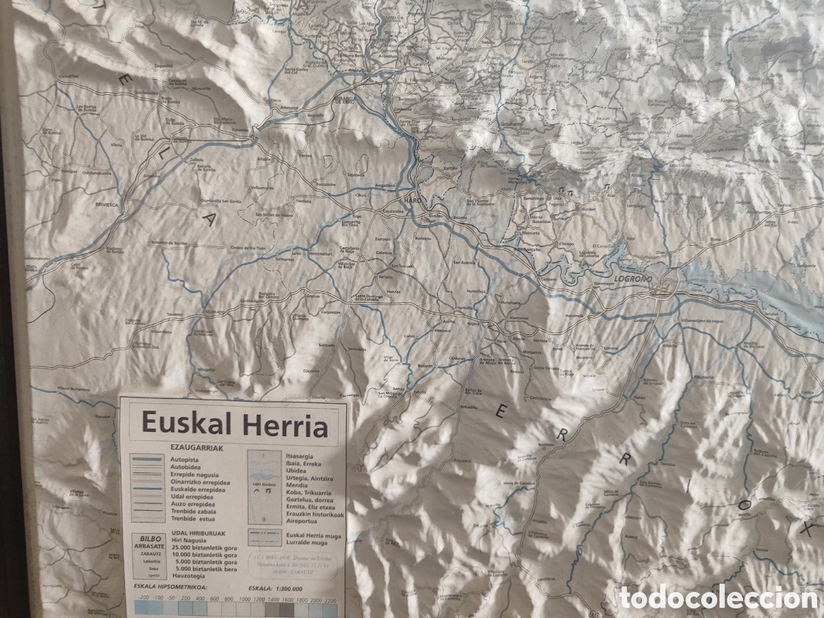 Carteles: Antiguo mapa en relieve de la provincia Euskal herria - Foto 3