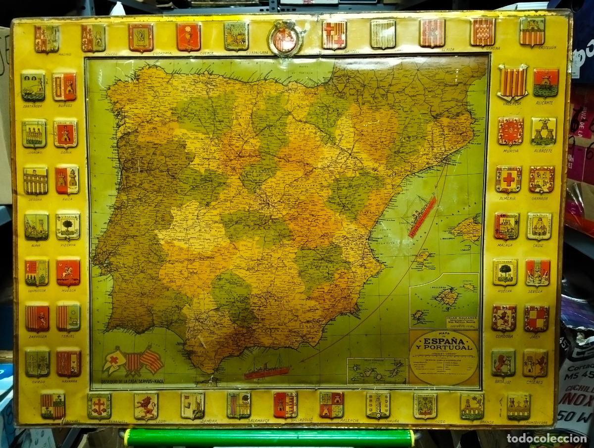 Carteles: ANTIGUO MAPA DE CHAPA LITOGRAFIADO, ESPA&Ntilde;A Y PORTUGAL, OBSEQUIO SERVUS Y KAOL, MEDIDAS 66 X 50 CM