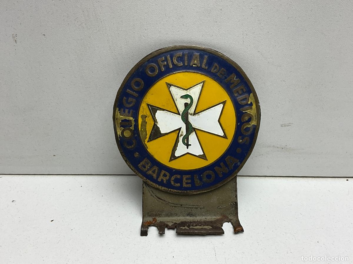 Carteles: CHAPA PARA COCHE COLEGIO OFICIAL DE M&Eacute;DICOS DE BARCELONA - CON SOPORTE ORIGINAL