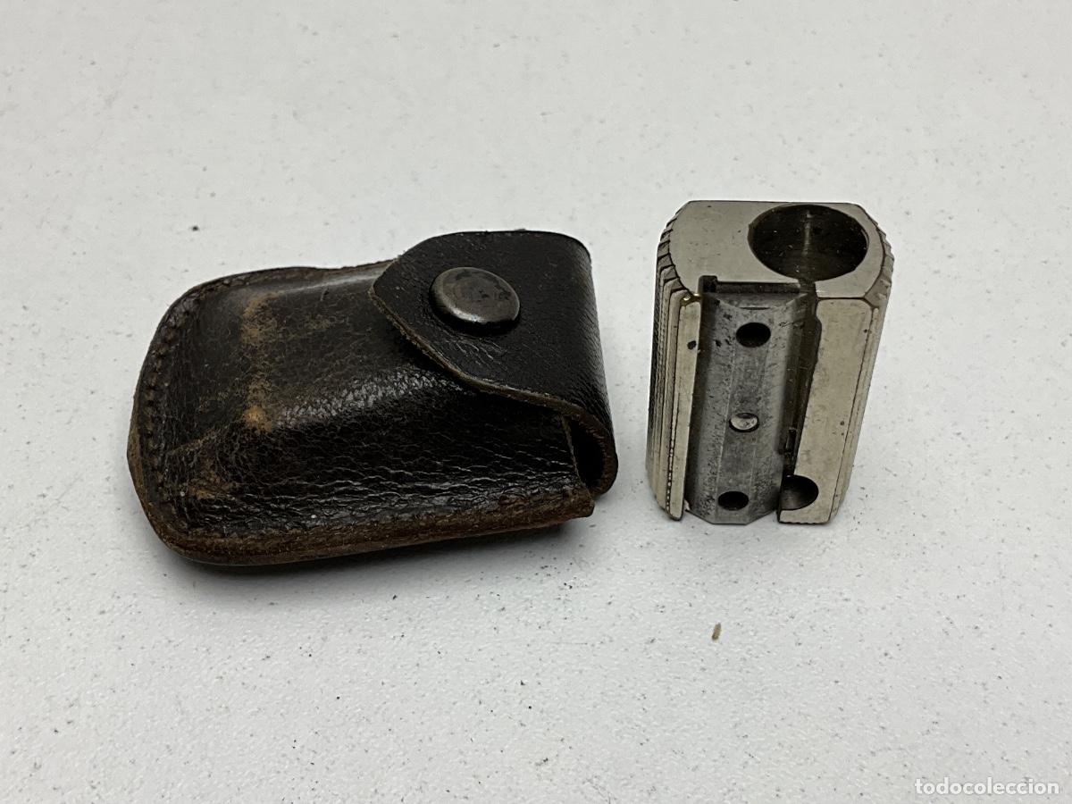 Carteles: ANTIGUO SACAPUNTAS MARCA EL CASCO-CON FUNDA ORIGINAL