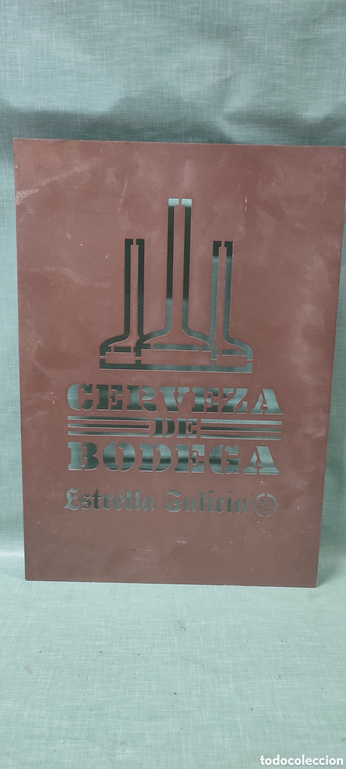 Carteles: Cartel troquelado para pared de Estrella Galicia Cerveza de bodega. Hierro
