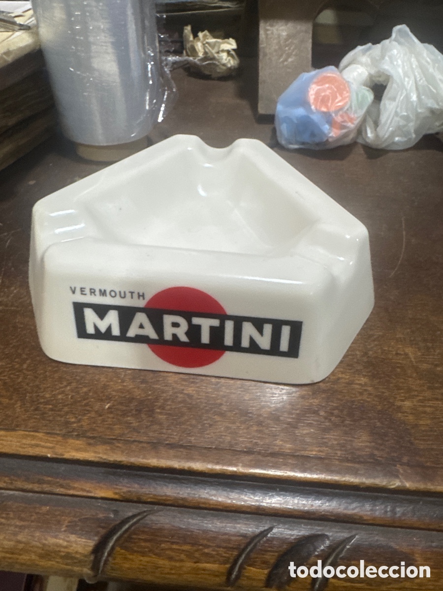 Plakate: Cenicero de publicidad, verm&uacute; Martini,