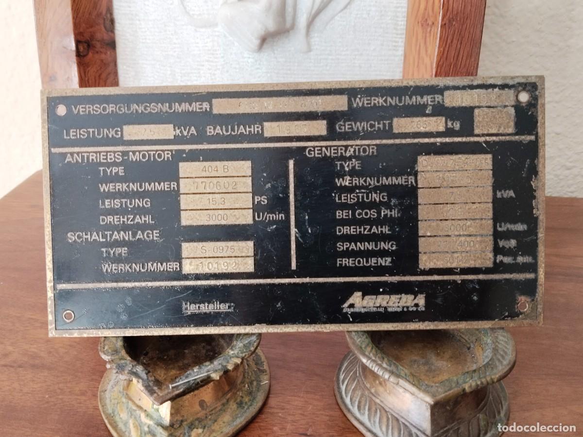 Carteles: Placa en lat&oacute;n de motor generador. 10,5 x 20,5 cm.