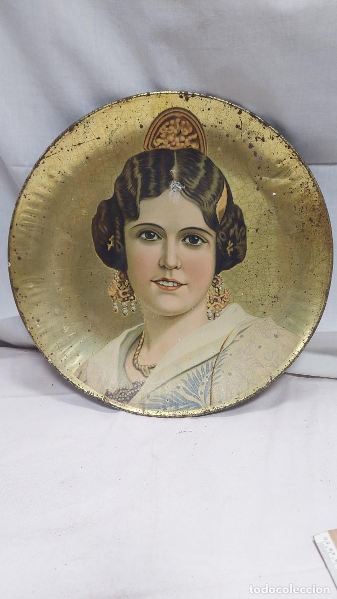 Carteles: Bandeja de Hojalata con serigrafia circa 1900 sociedad General de cigarros Franceses Santander