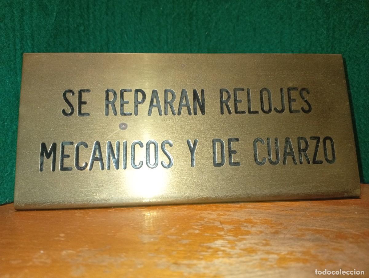 Carteles: CURIOSO CARTEL REPARACION RELOJES LATON MECANICOS Y DE CUARZO ORIGINAL A&Ntilde;OS 70