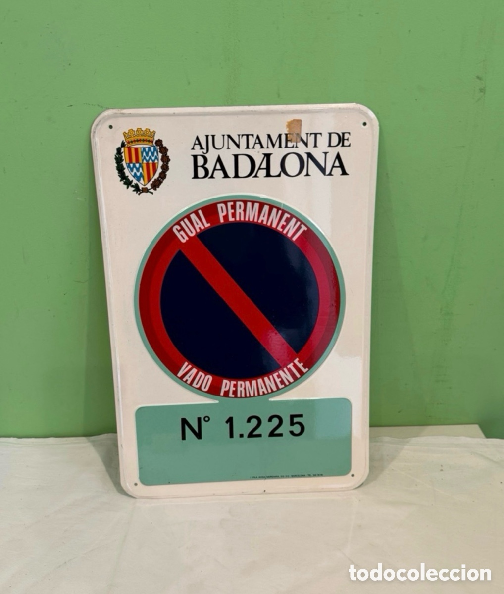 Plakate: se&ntilde;al oficial de vado permanente del Ayuntamiento de Badalona,