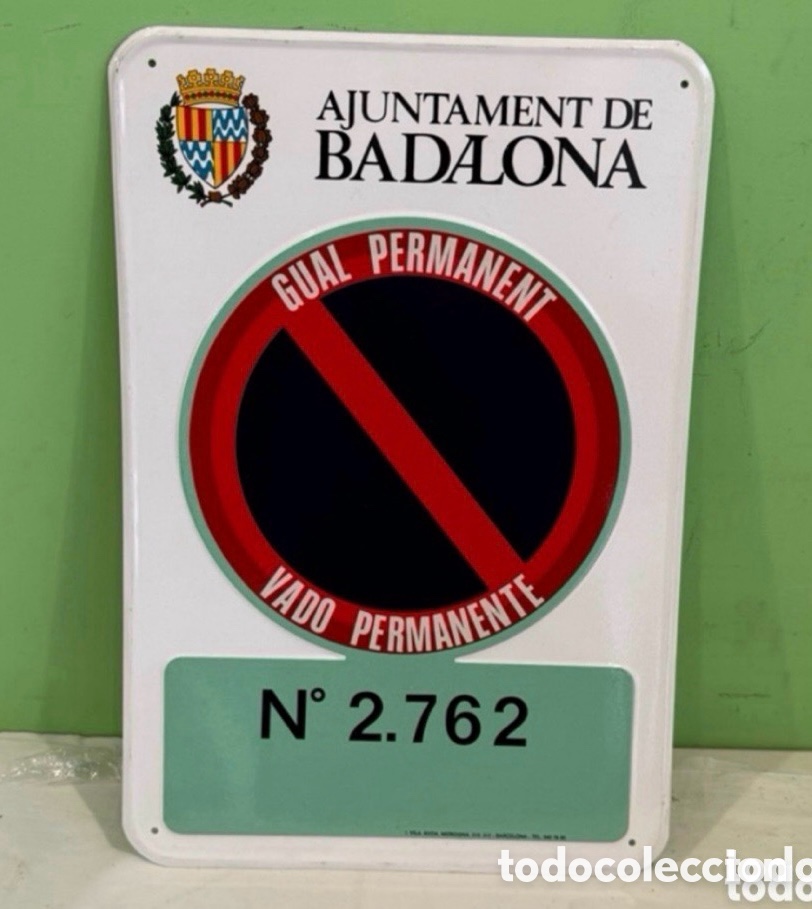 Plakate: se&ntilde;al oficial de vado permanente del Ayuntamiento de Badalona,