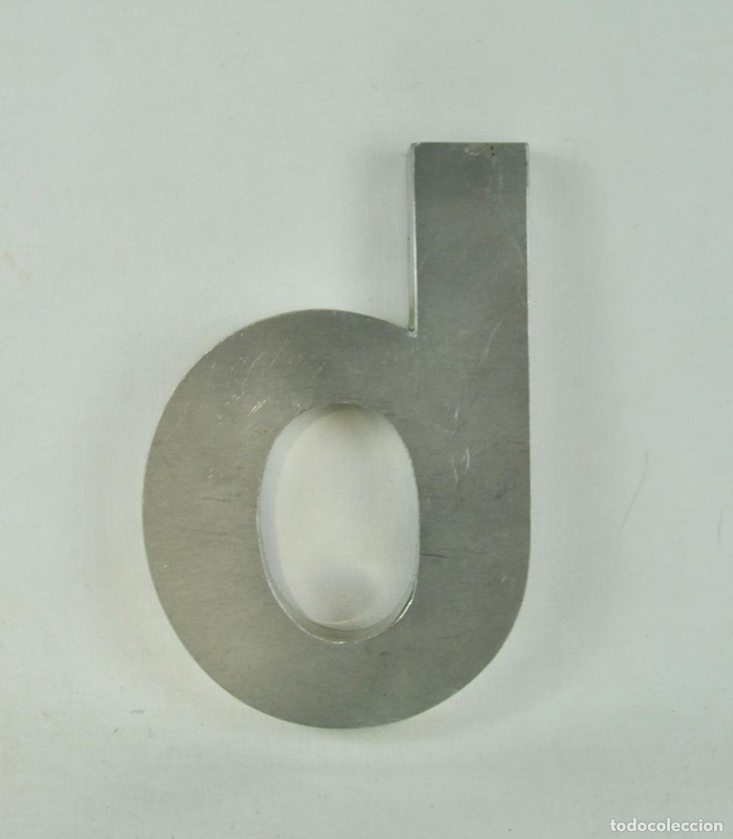 Plakate: Letra d en aluminio peque&ntilde;a