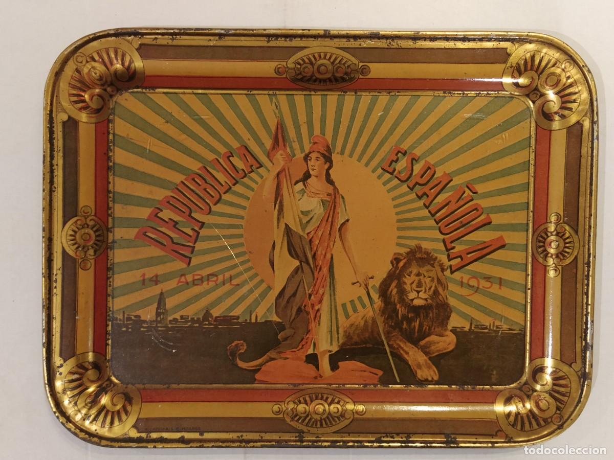 Carteles: REPUBLICA ESPA&Ntilde;OLA 14 ABRIL 1931 - CHAPA ANTIGUA - BANDEJA ORIGINAL - VER FOTOS