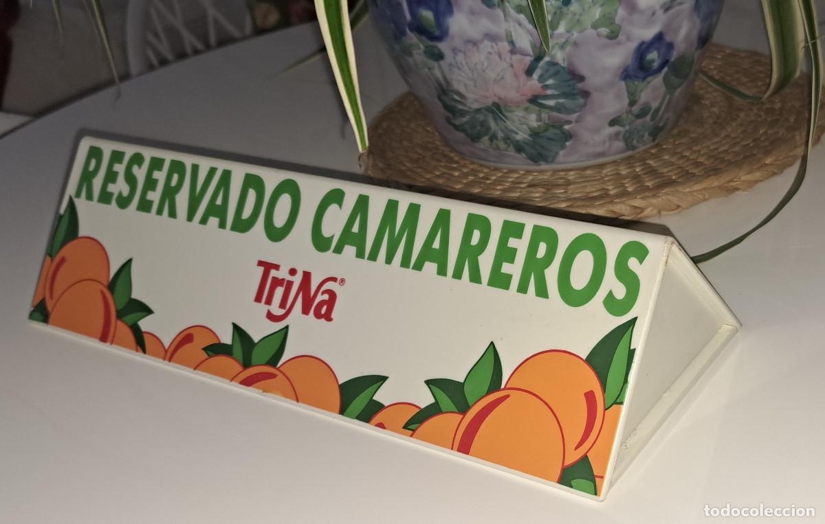 Posters: RESERVADO CAMAREROS TRINA - DISPLAY DE BARRA - MEDIDAS; 31 x 12 x 7 cms. - MUY BUEN ESTADO