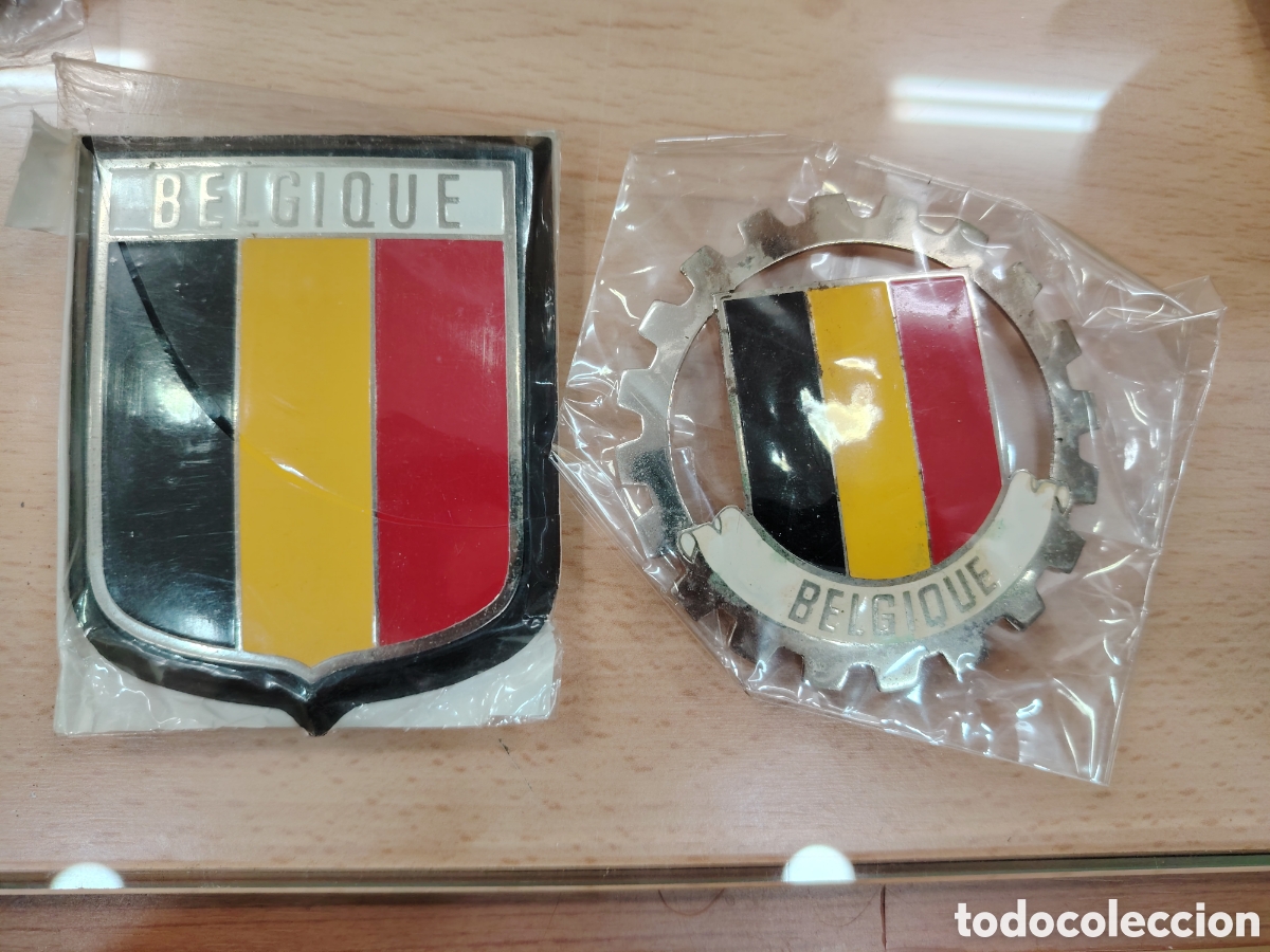 Carteles: Dos chapas antiguas de B&eacute;lgica para moto vespa