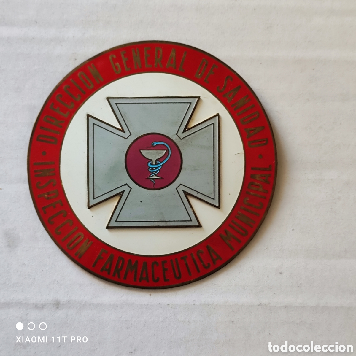 Carteles: Chapa, insignia direcci&oacute;n general de Sanidad.
