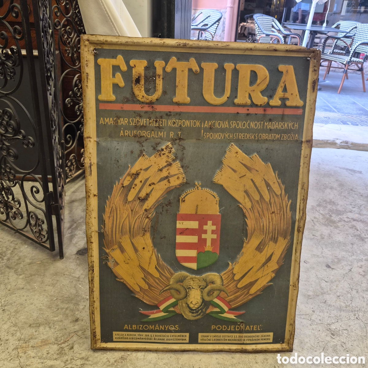 Carteles: Antiguo cartel publicitario de chapa litografiada &rdquo;FUTURA&rdquo; &ndash; Hungr&iacute;a, ca. 1920-1930