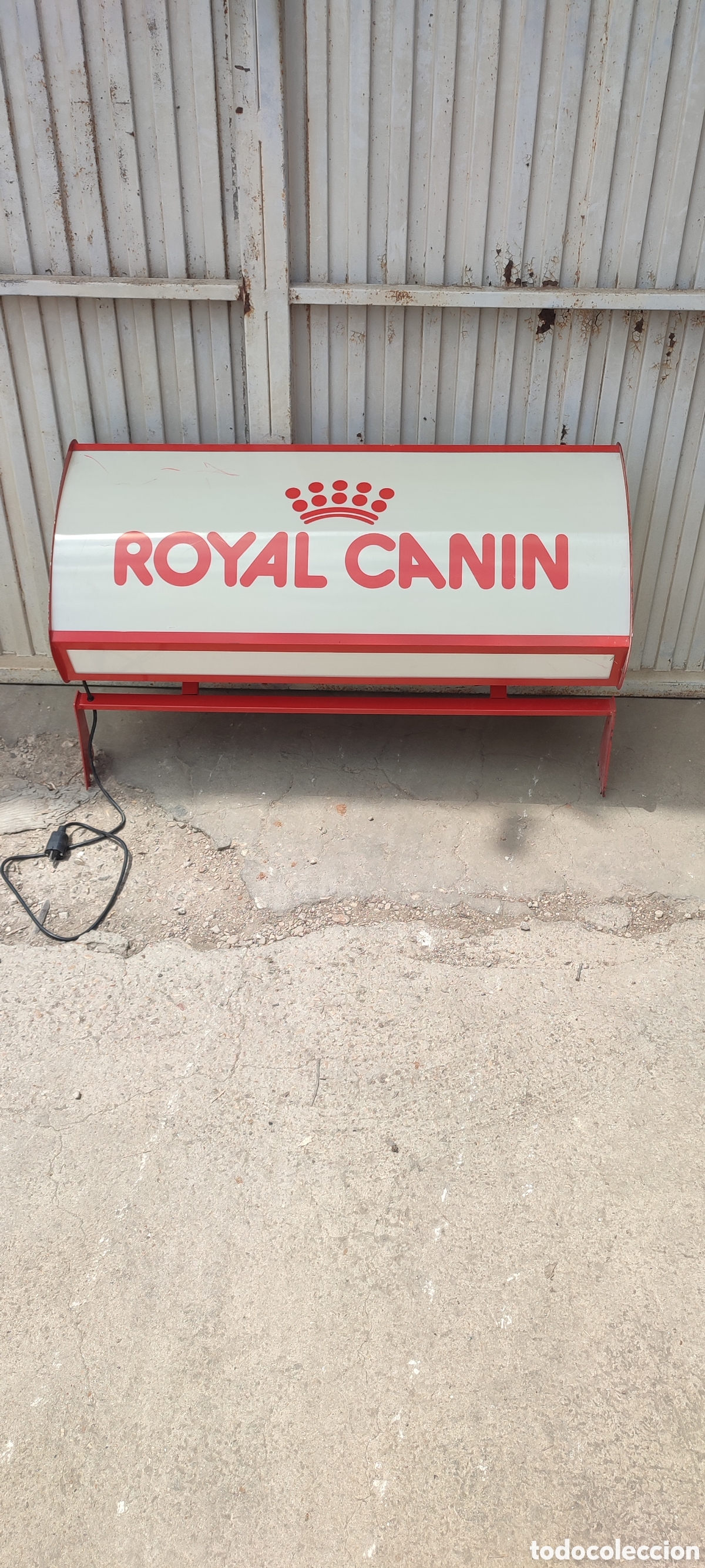 Carteles: Cartel luminoso vintage de Royal Canin, perteneciente a un expositor.