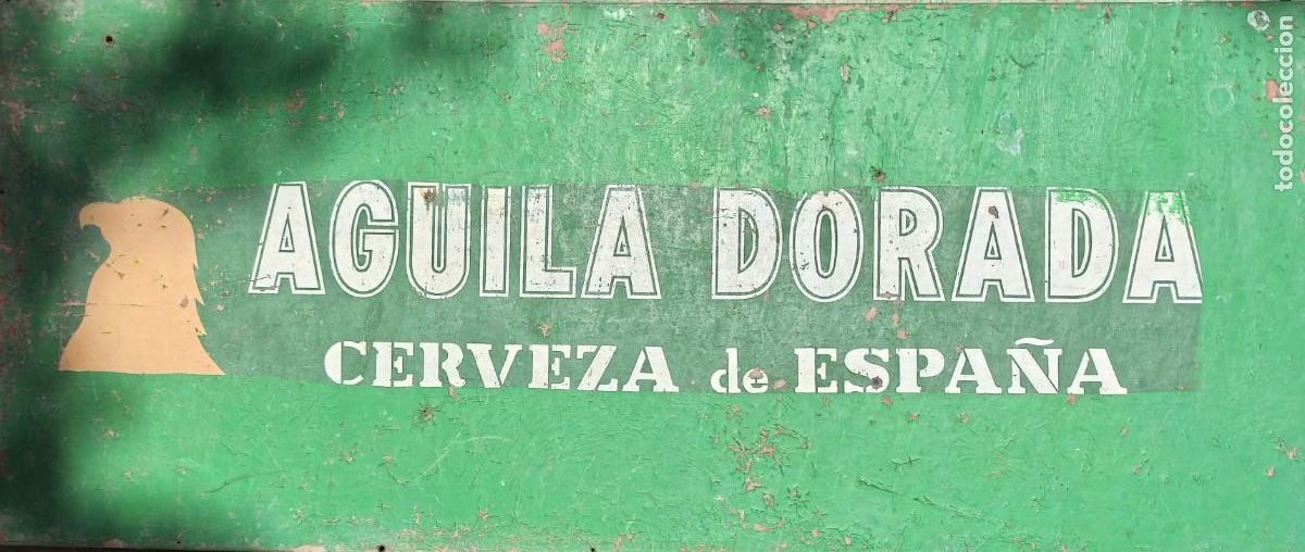Carteles: CARTEL CERVEZA DORADA PINTADO SOBRE UNA L&Aacute;MINA DE MADERA 102 X 44 CMS