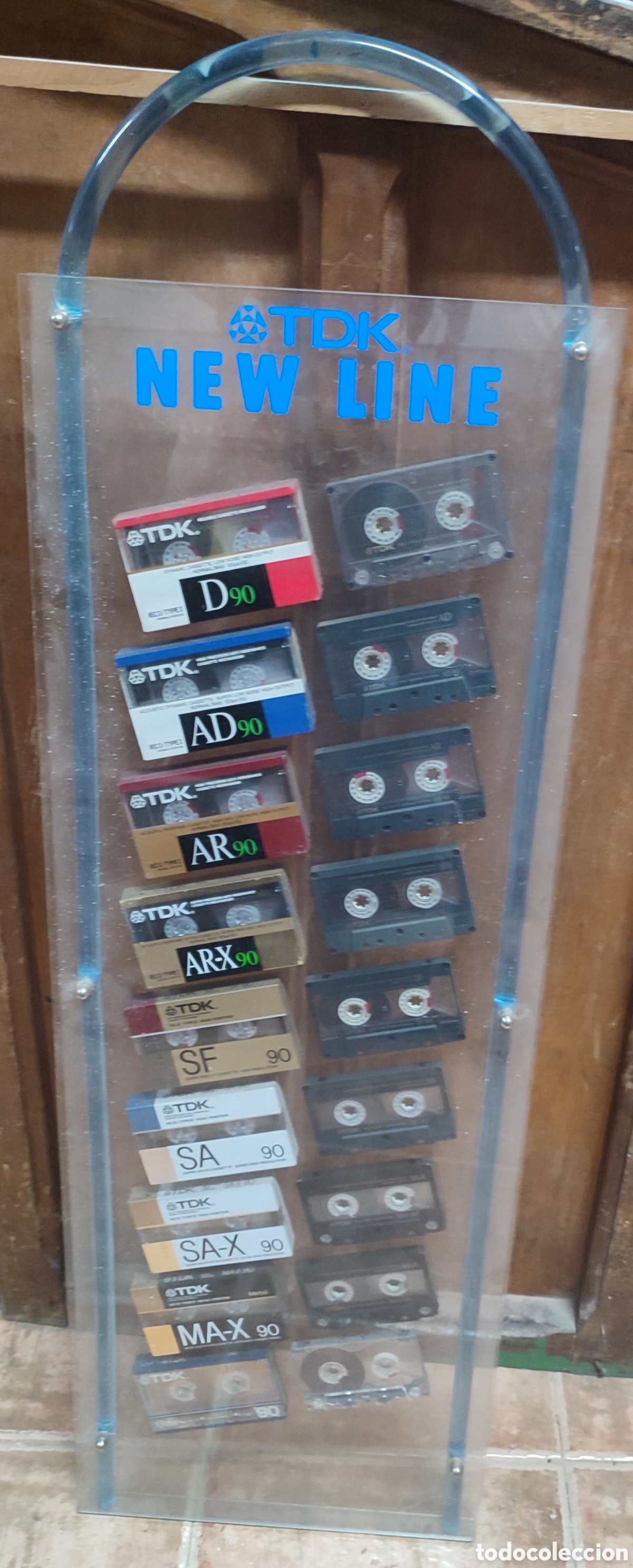 Carteles: Antiguo Cartel expositor TDK de cassettes de los a&ntilde;os 90, cintas cassettes reales.