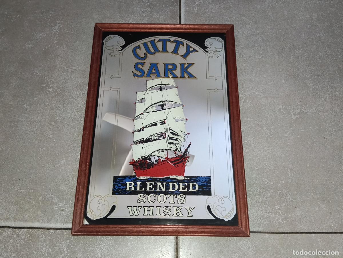 Carteles: Espejo publicitario vintage Whisky Cutty Sark con marco de madera