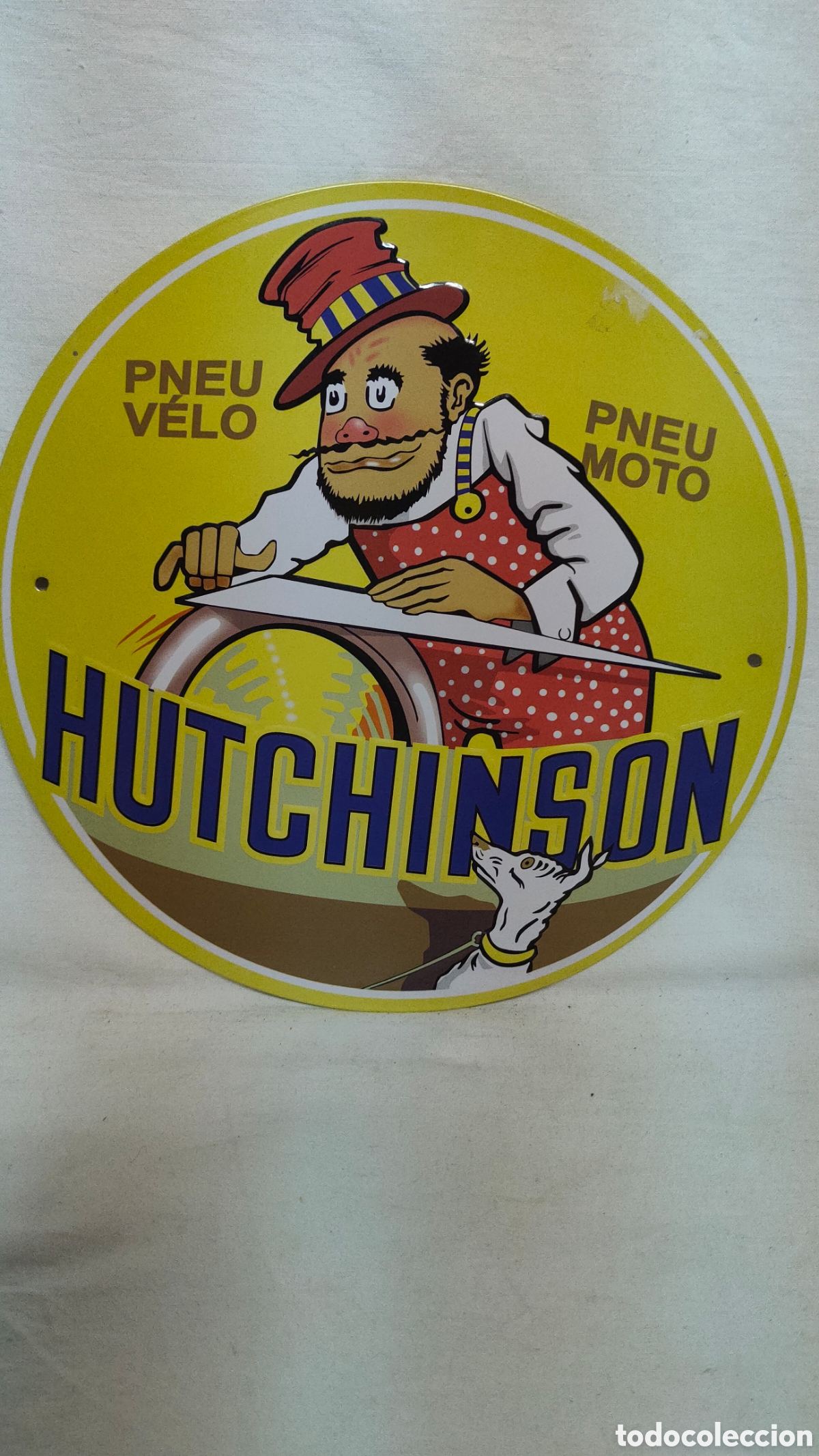 Carteles: CARTEL.LETRERO PUBLICITARIO METALICO ESMALTADO EN RELIEVE.HUTCHINSON NEUM&Aacute;TICOS.21 CM.NUEVO.