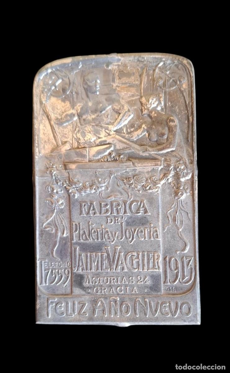 Carteles: (PUB-260604)PLACA OBSEQUIO FELICITACI&Oacute;N 1913, FABRICA DE PLATERIA Y JOYERIA JAIME VACHIER, BARCELONA