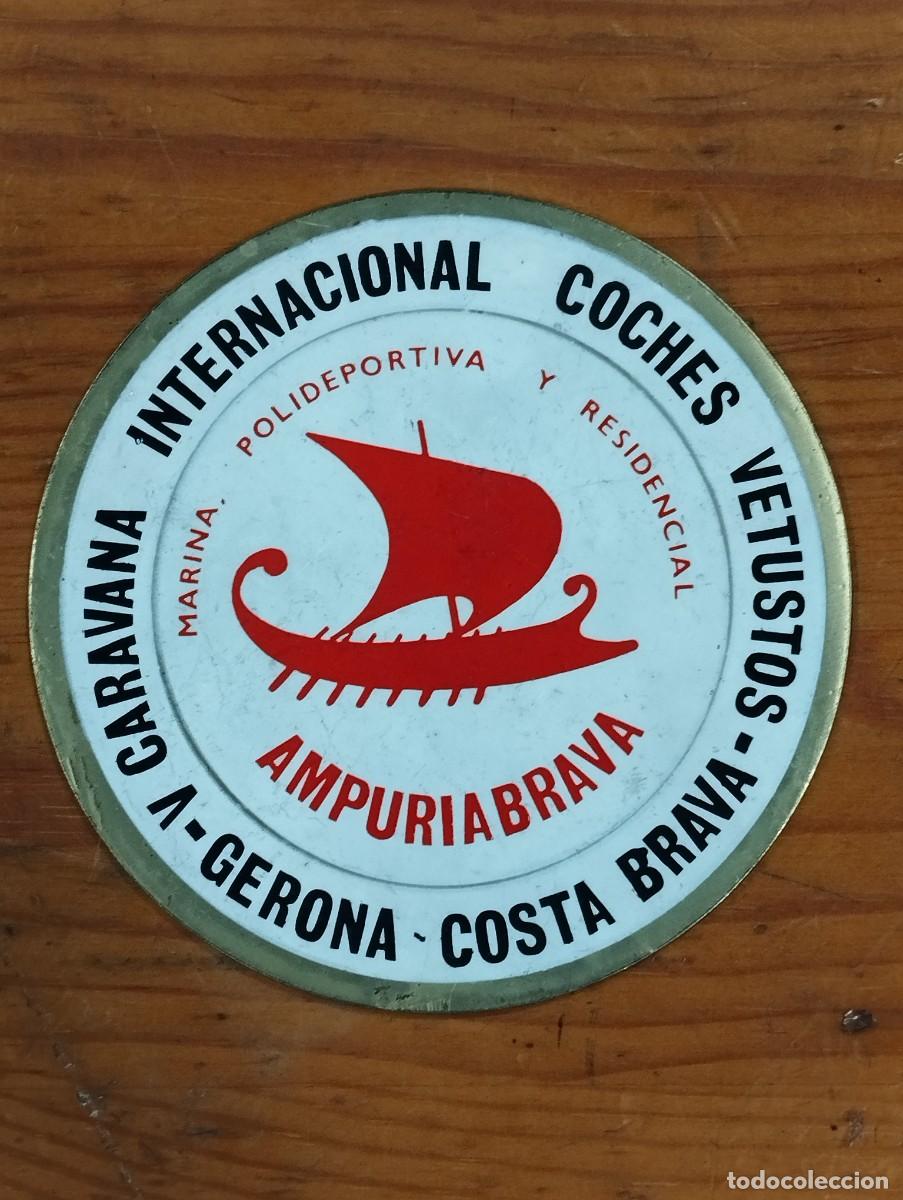 Carteles: PLACA &oacute; CHAPA V CARAVANA INTERNACIONAL DE COCHES VETUSTOS - GERONA - COSTA BRAVA. AMPURIABRAVA.