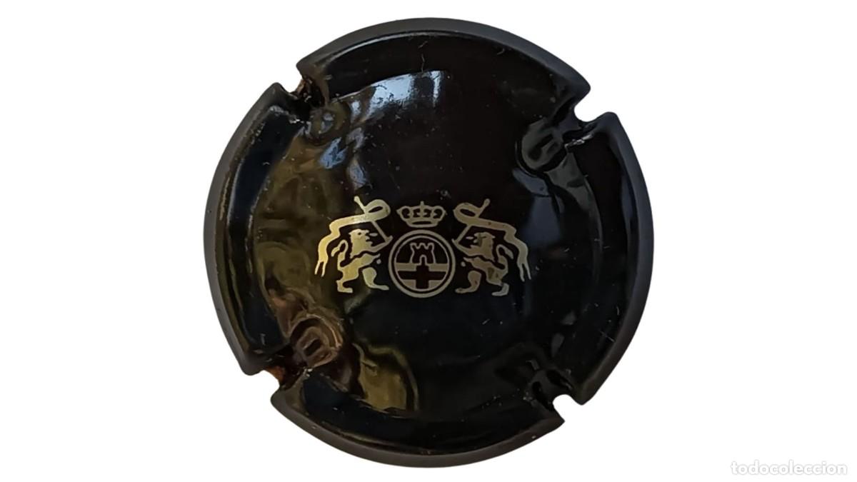 Carteles: PLACA DE CAVA CASTILLO PERELADA - ESCUDO Y LEONES DORADOS SOBRE FONDO NEGRO