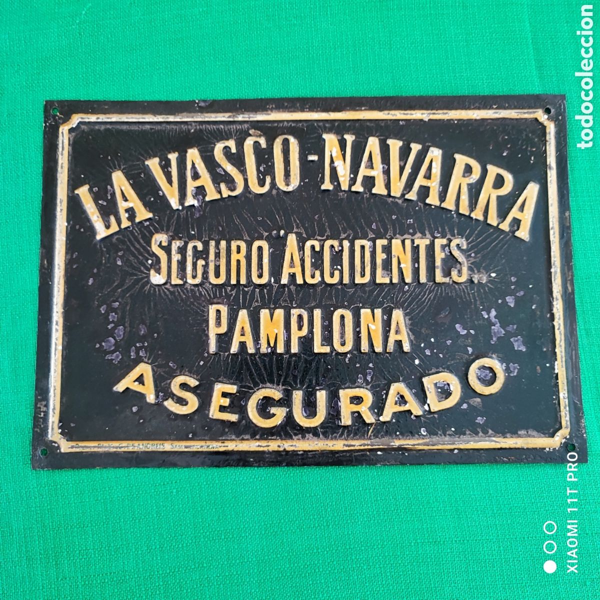 Carteles: Chapa seguros la Vasco Navarra Pamplona.