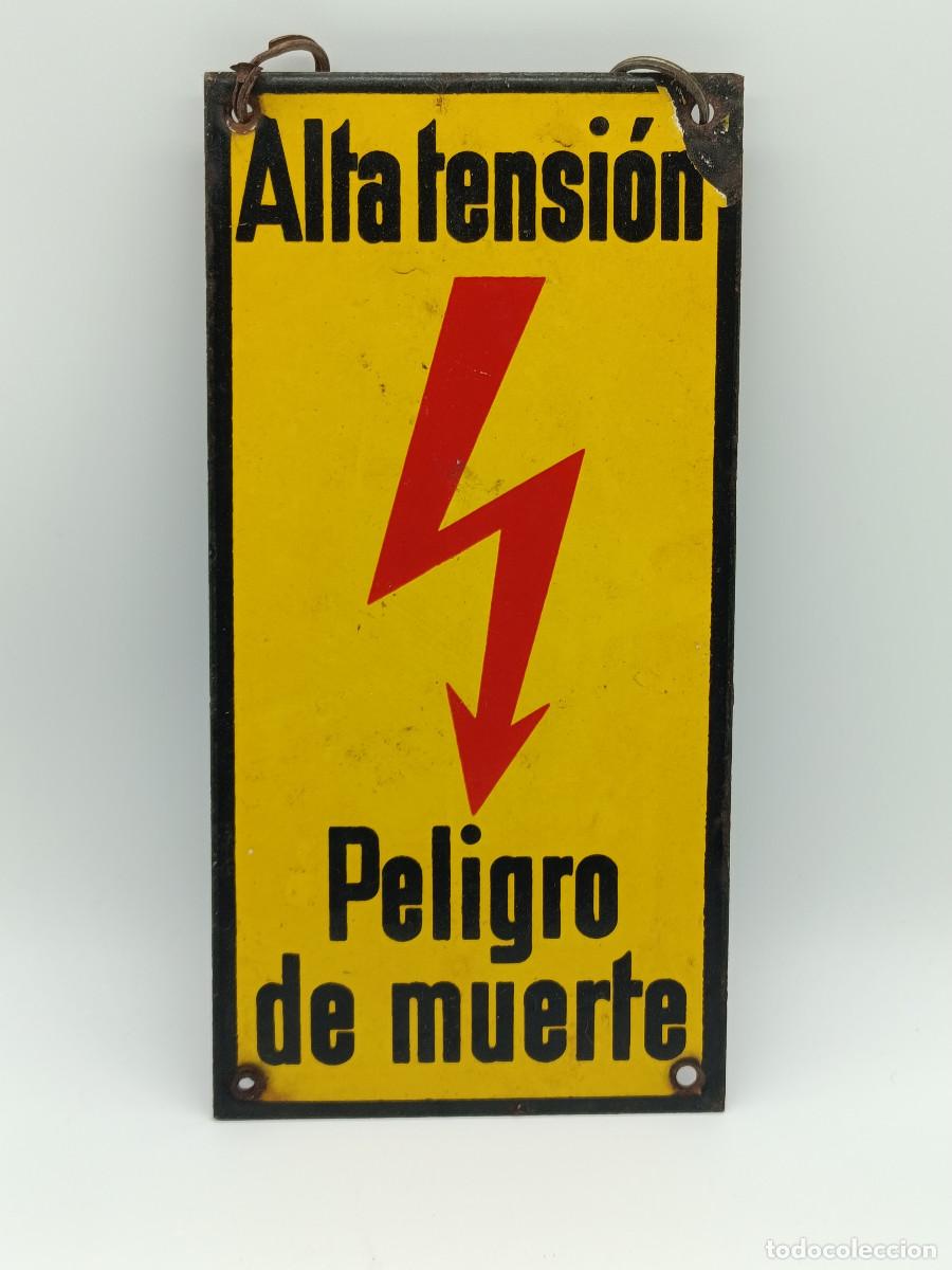 Carteles: CARTEL ESMALTADO CHAPA ELECTRICA. ALTA TENSION. PELIGRO DE MUERTE. 12CM X 24CM APROXIMADAMENTE.