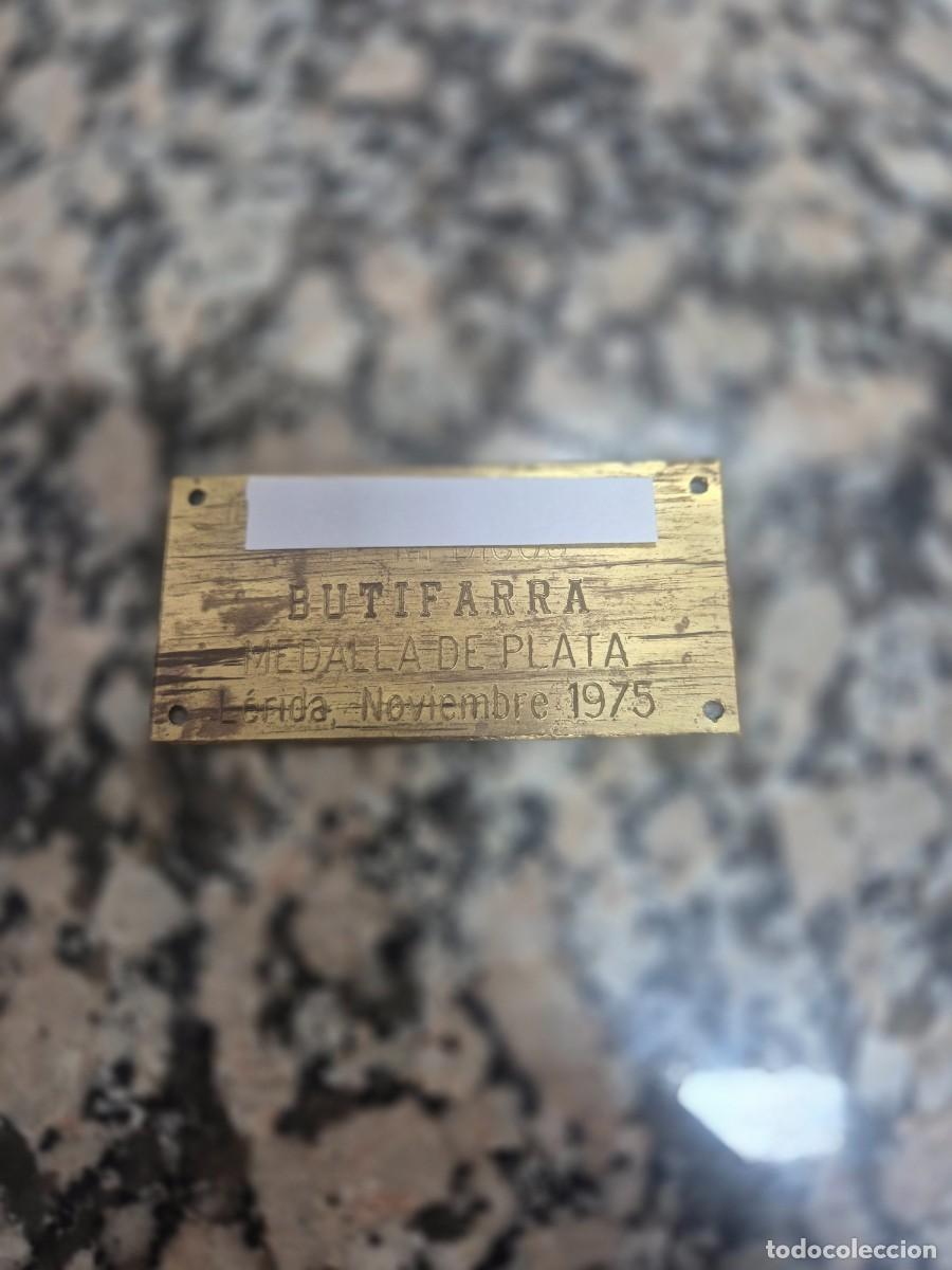 Carteles: PEQUE&Ntilde;A CHAPA TROFEO BUTIFARRA MEDALLA DE PLATA LERIDA, NOVIEMBE 1975.