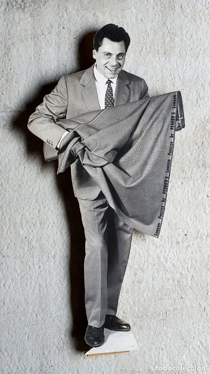 Carteles: Gran display Perrott's London Life-size. 1958. Sastrer&iacute;a.