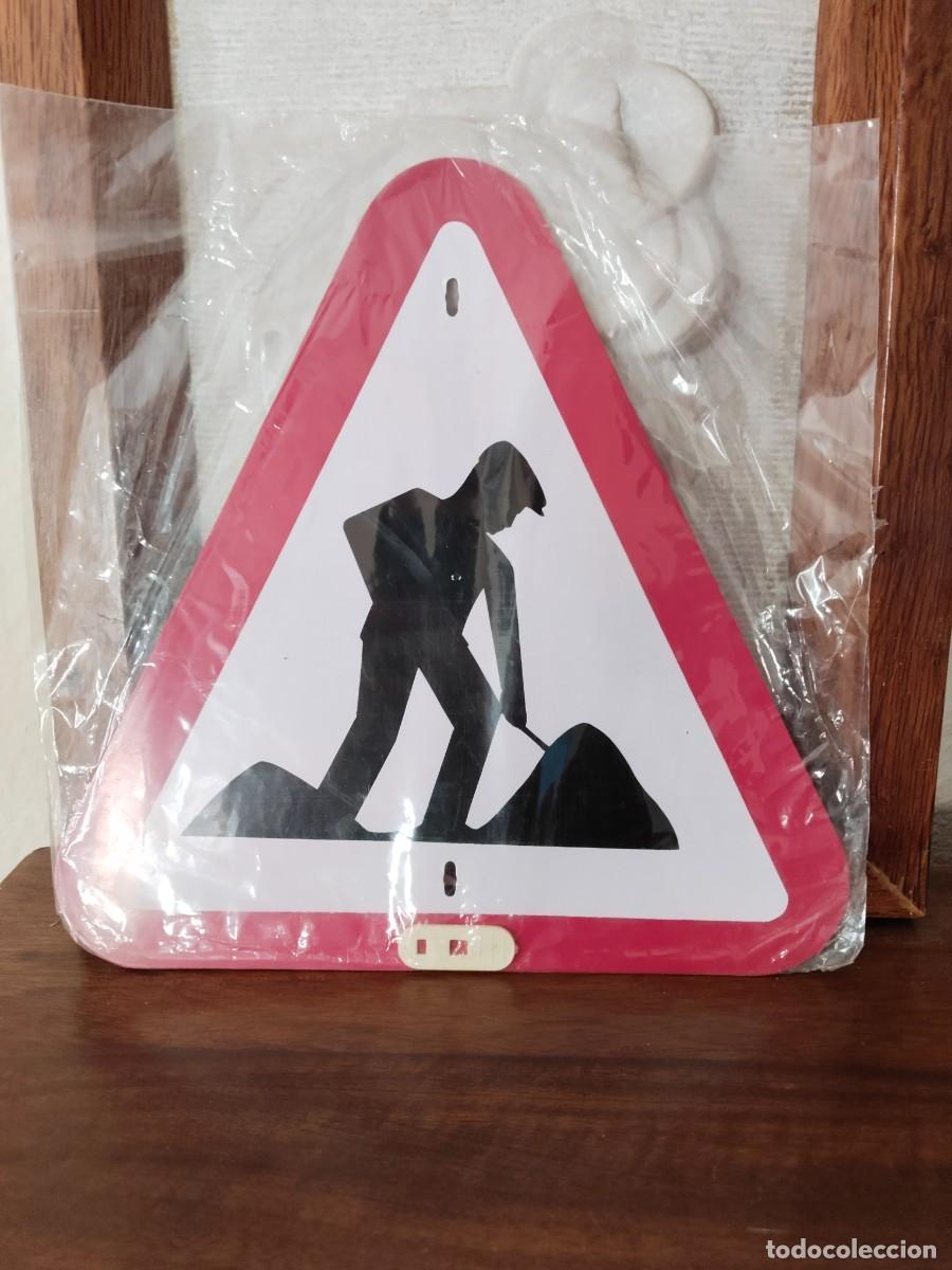 Carteles: Se&ntilde;al Vintage Educaci&oacute;n Vial. Obras.