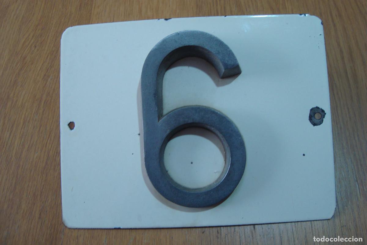 Carteles: ANTIGUA CHAPA NUMERO 6 O 9 METAL ESMALTADO ALUMINIO FUNDIDO TIPO INDUSTRIAL RETRO VINTAGE.