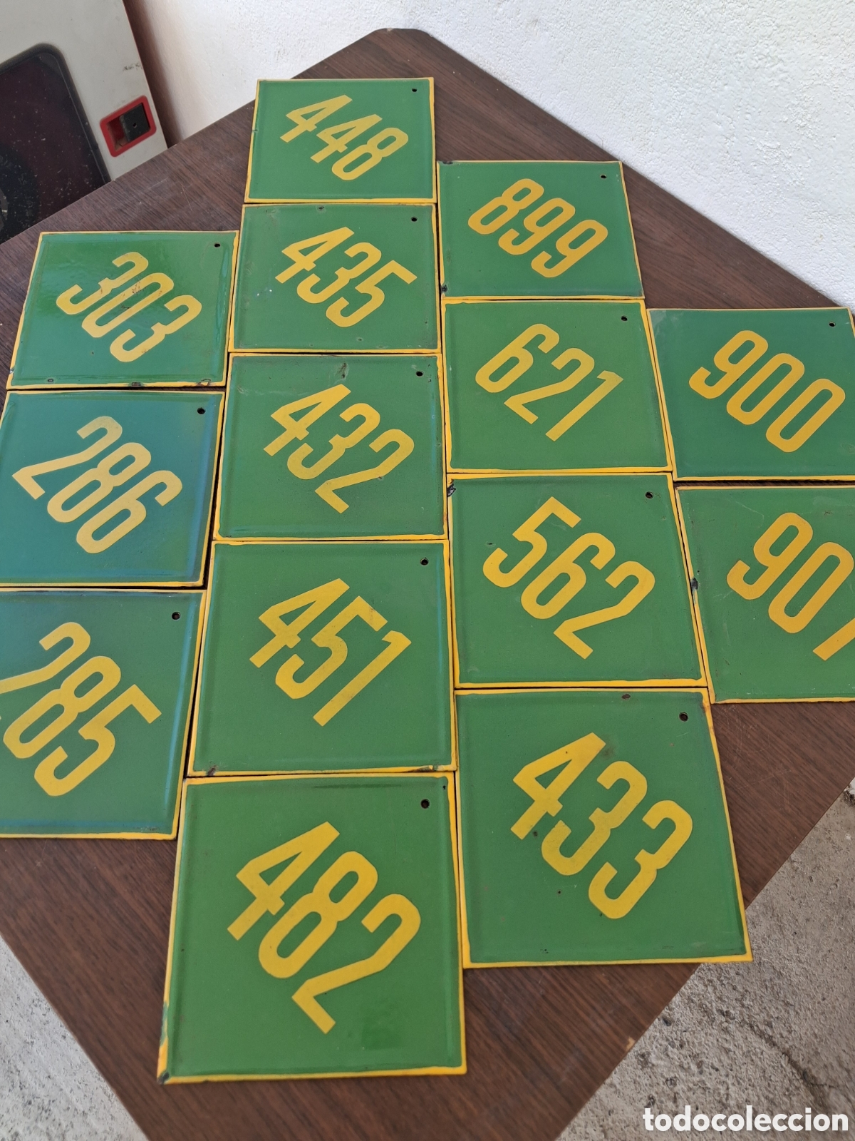 Carteles: Placa esmaltada n&uacute;mero 20x20. Elige una!
