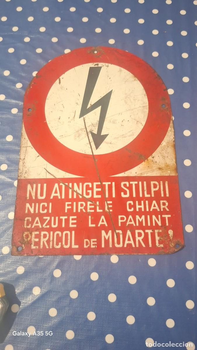 Carteles: Vieja chapa no tocar riesgo de electrocutacion peligro de muerte