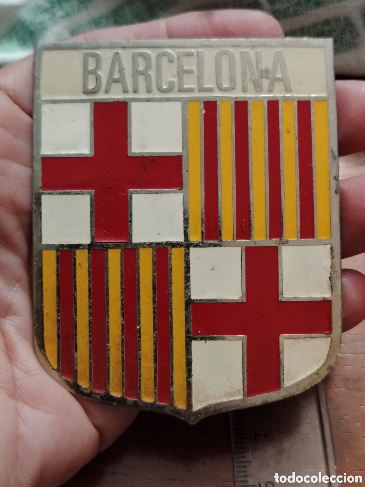 Carteles: Chapa antigua de la ciudad de Barcelona para moto vespa