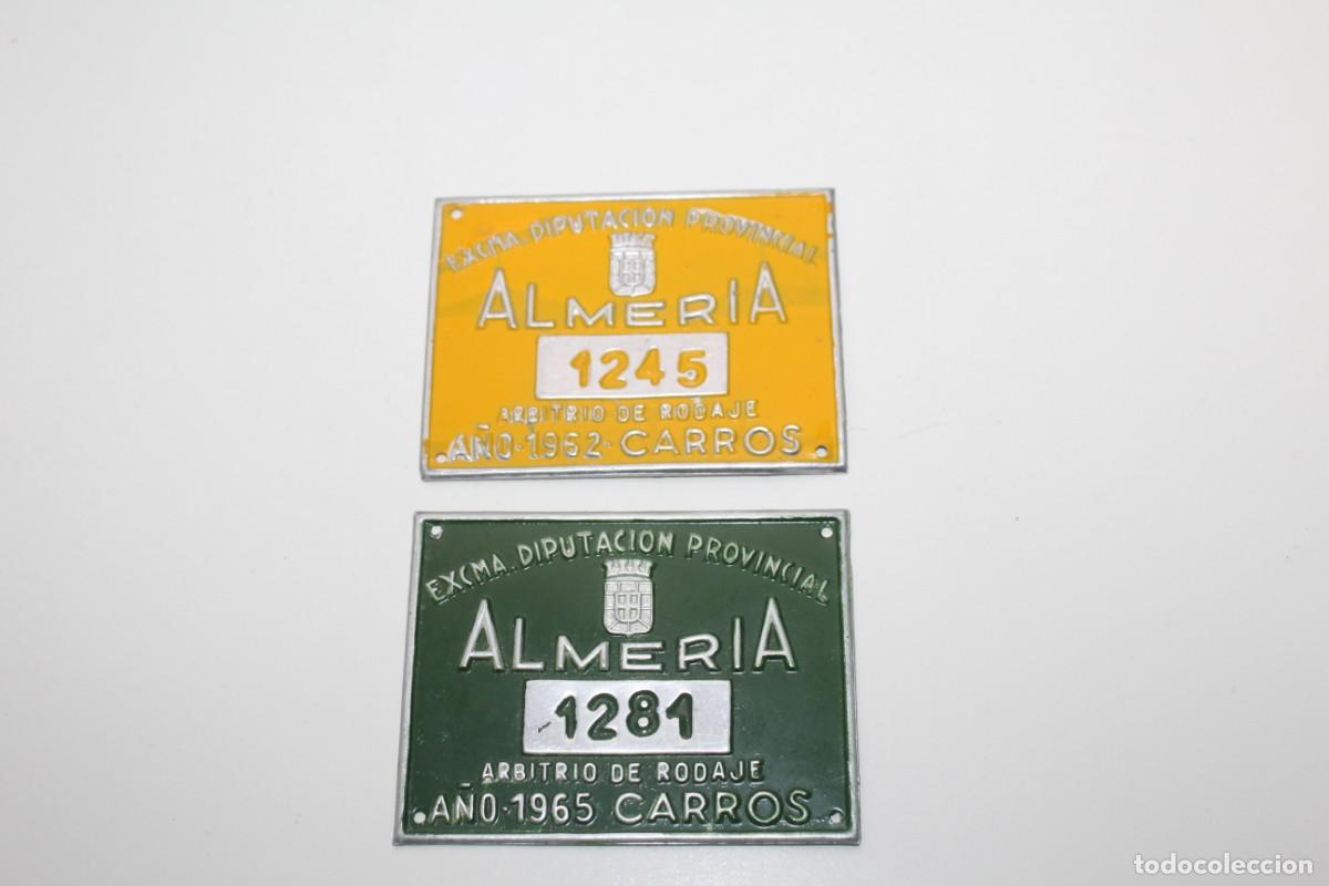 Carteles: 2 PLACAS CARRO LITOGRAFIADAS ARBITRO DE RODAJE A&Ntilde;O 1965