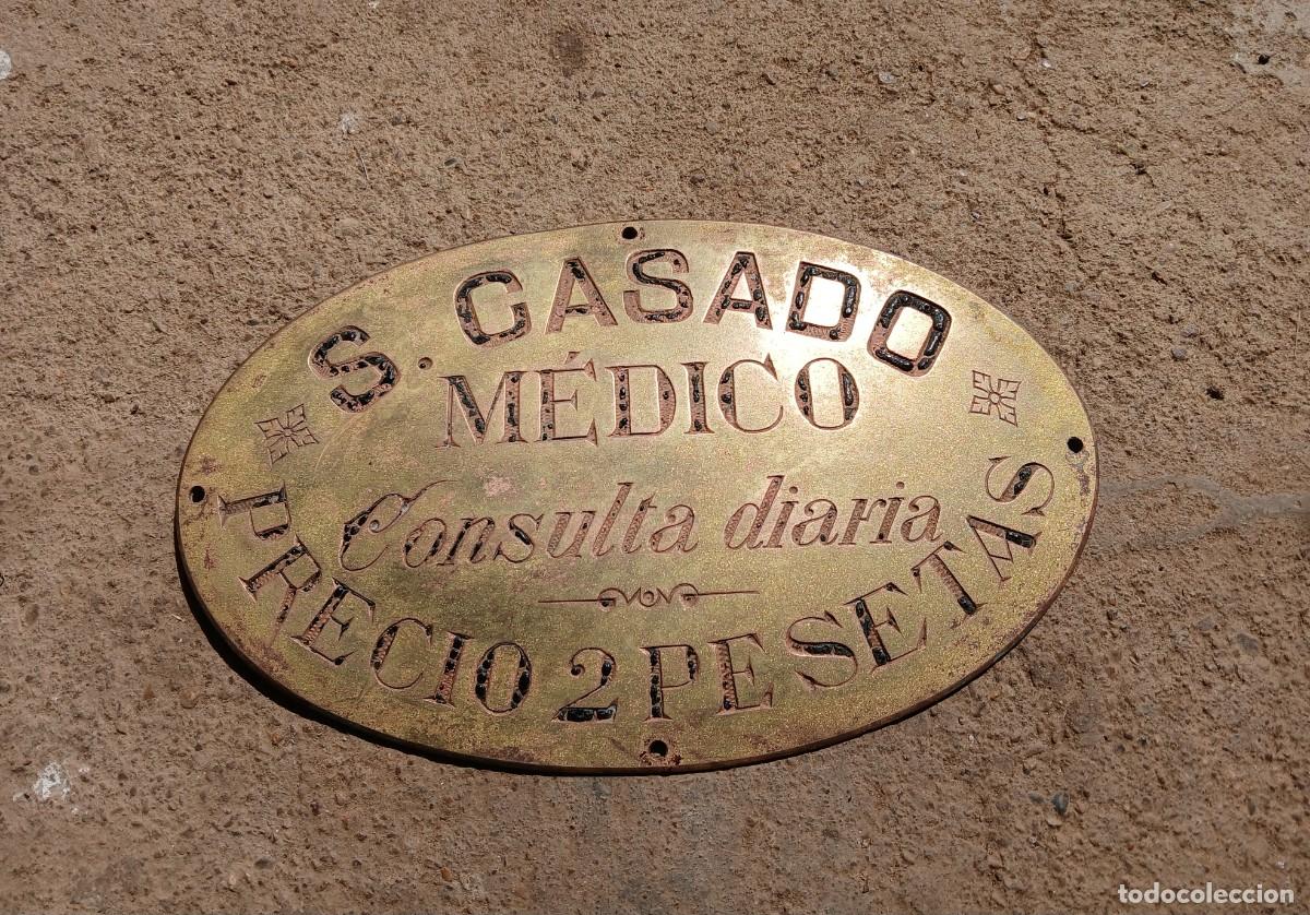 Carteles: Antigua placa abombada en lat&oacute;n Consulta de Medico